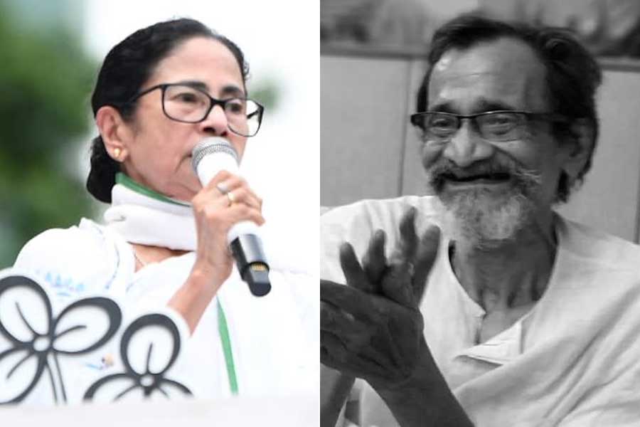প্রয়াত নকশাল আন্দোলনের অন্যতম মুখ আজিজুল হক, শোকপ্রকাশ মমতার