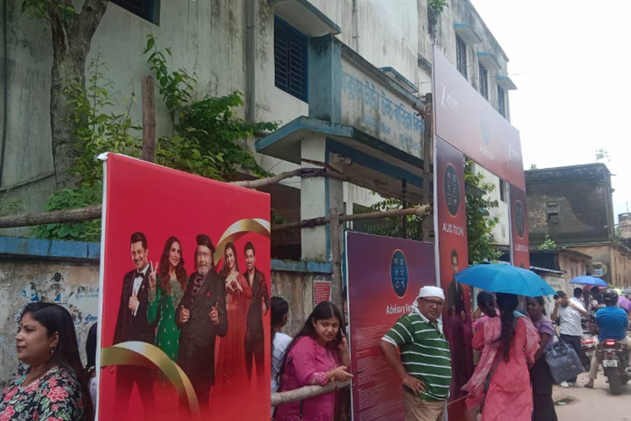 প্রধান শিক্ষিকা ‘নিরুদ্দেশ’, ক্যামেরা-অডিশনের প্রচার! বিতর্কে বাঁকুড়া টাউন গার্লস স্কুল