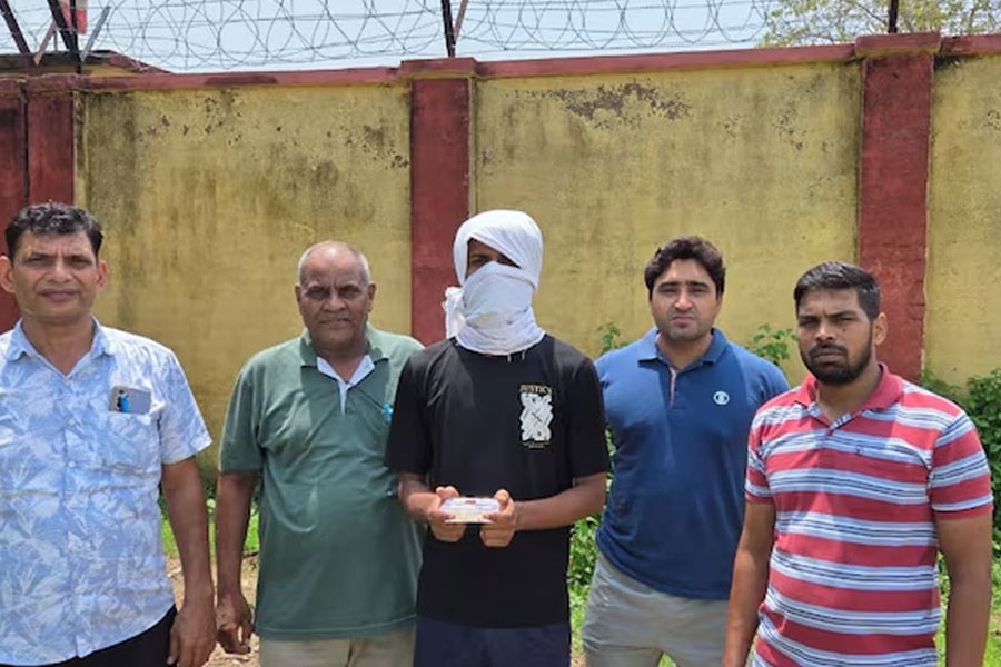 জুয়ার নেশাই কাল! সর্বস্ব খুইয়ে সোনার দোকানে ডাকাতি বিএসএফ জওয়ানের, গ্রেপ্তার করল পুলিশ