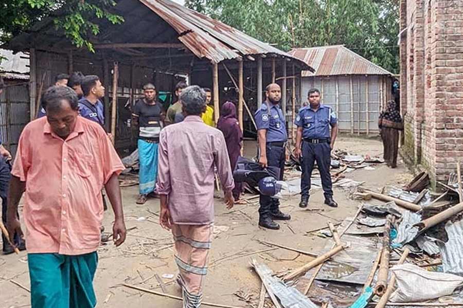 বাংলাদেশের রংপুরে হিন্দুদের বাড়িতে হামলা! মামলা দায়ের ১২০০ জনের বিরুদ্ধে