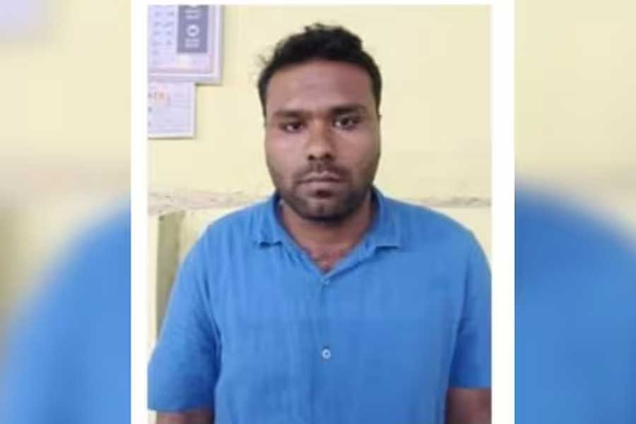 জনসমক্ষে মহিলাকে চুমু, যৌন হেনস্তা! বেঙ্গালুরুতে পুলিশের জালে অভিযুক্ত যুবক