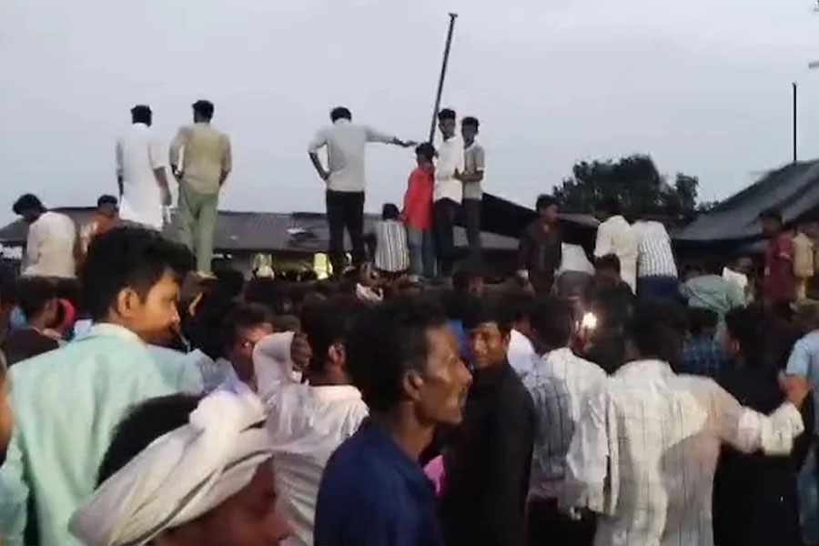 ফ্রি মটন বিরিয়ানি খেতে হামলে পড়ল জনতা! ভাষণ শোনার লোক নেই পিকের সভায়