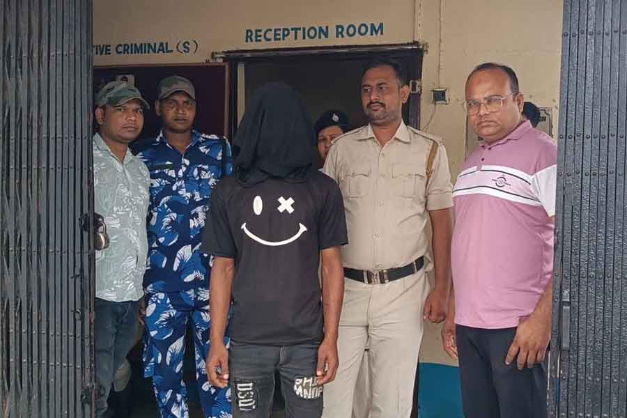 বউকে ছেড়ে ফের বিয়ের ‘চাপ’, বীরভূমে জঙ্গল থেকে তরুণীর দেহ উদ্ধারে গ্রেপ্তার প্রেমিক