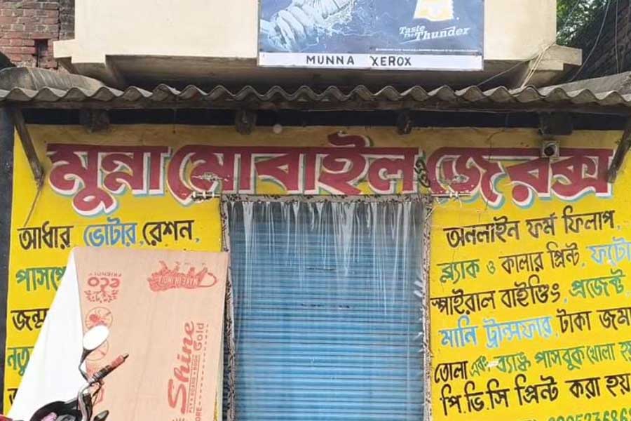 সাইবার ক্যাফের আড়ালে জাল নথি তৈরি! বীরভূমে এসটিএফের জালে দুই পাক চর