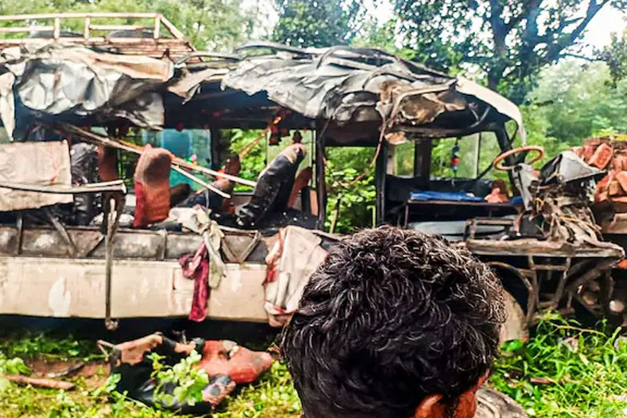 ঝাড়খণ্ডে বাস ও ট্রাকের মুখোমুখি সংঘর্ষ, দুর্ঘটনায় ১৮ জনের মৃত্যুর দাবি বিজেপি সাংসদের