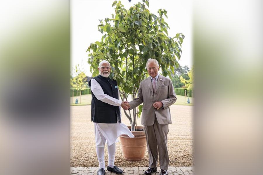 দ্বিপাক্ষিক বৈঠকে চার্লস-মোদি, রাজাকে গাছ উপহার প্রধানমন্ত্রীর