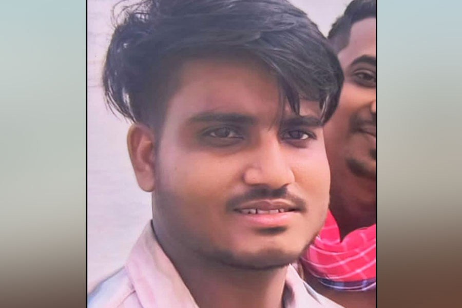 নিষেধাজ্ঞা উড়িয়ে দুর্যোগের মাঝে সমুদ্রে স্নান, বকখালিতে তলিয়ে মৃত্যু পর্যটকের