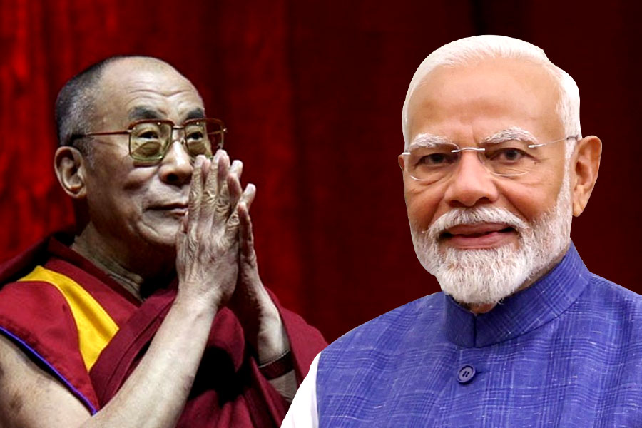 ‘শান্তির প্রতীক’, উত্তরসূরি নিয়ে বিতর্কের মাঝেই দলাই লামার জন্মদিনে শুভেচ্ছাবার্তা মোদির