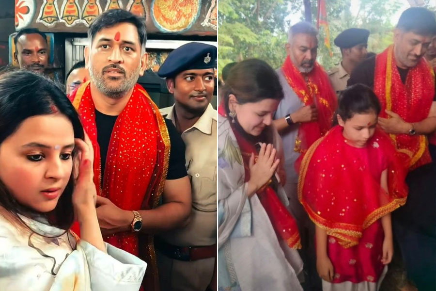 সপরিবারে রাঁচির মন্দিরে ধোনি, ‘ঈশ্বরের প্রিয় সন্তানে’র সঙ্গে তুলনা নেটিজেনদের