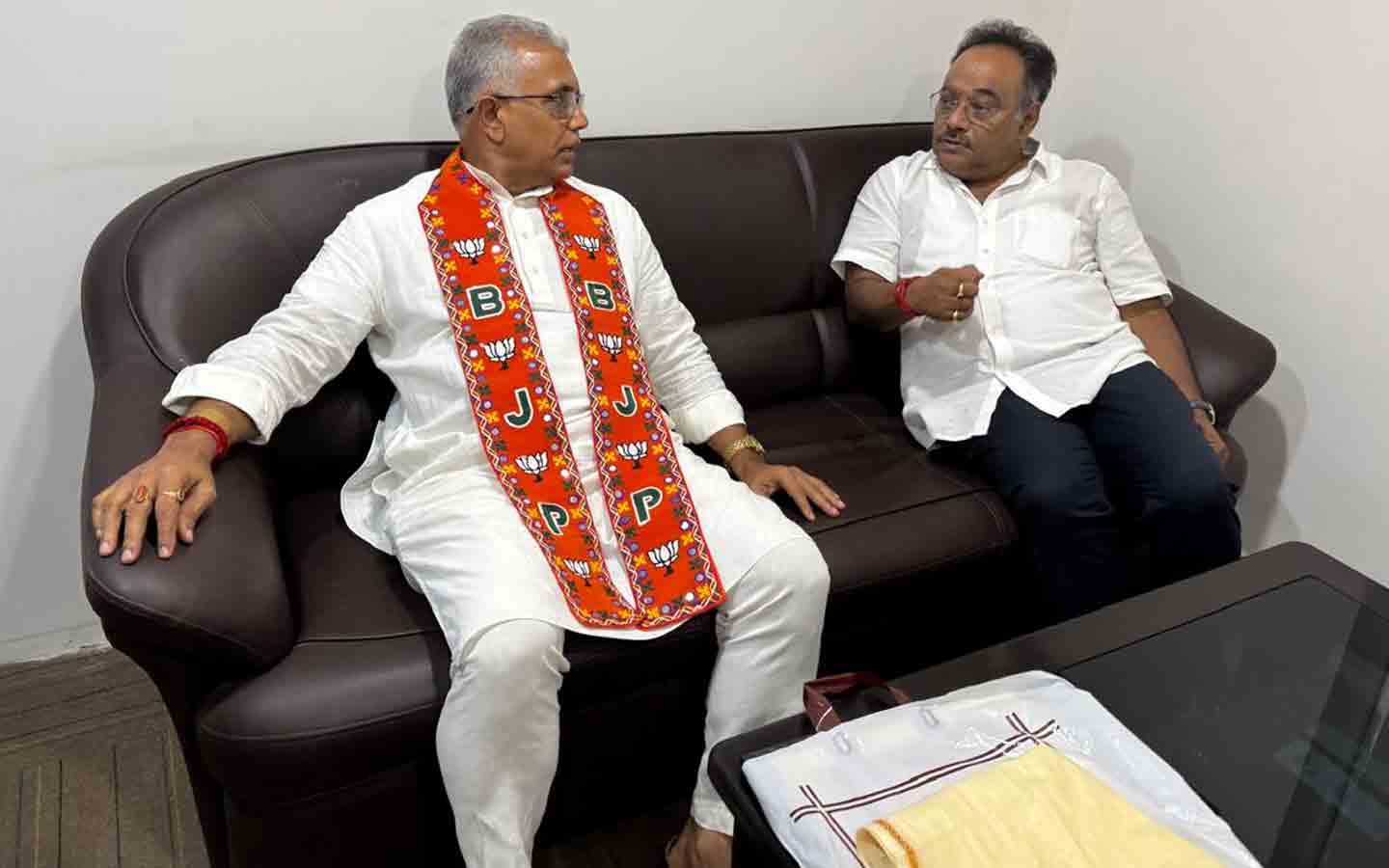 একই সময়ে দিল্লিতে, তবু দেখা হল না শমীক-দিলীপের, ফের জল্পনা বিজেপিতে