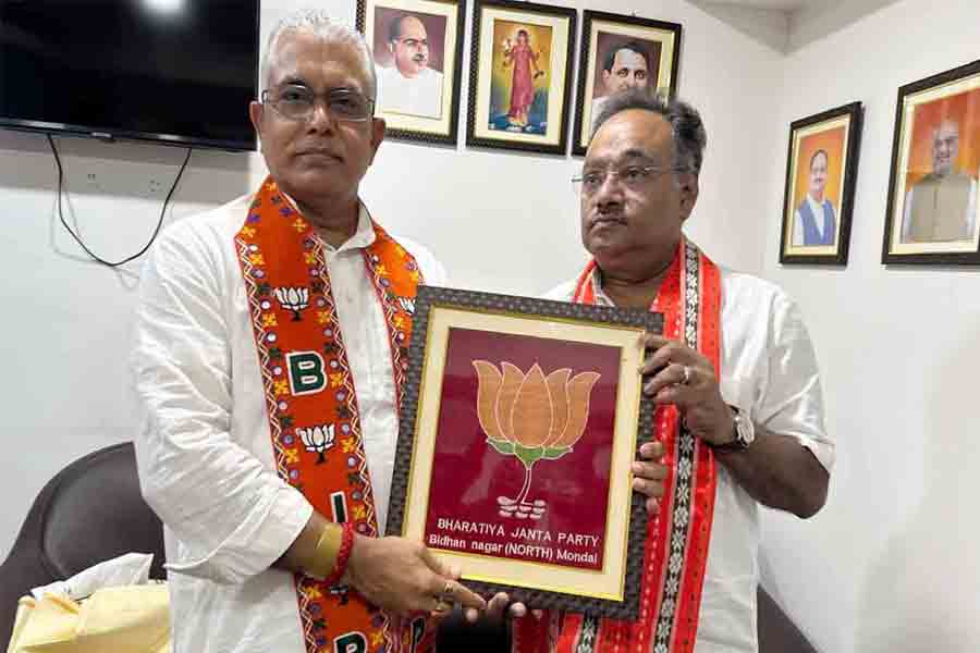শমীকের সঙ্গে সাক্ষাতের পরই দিল্লি থেকে ডাক, ফের ফোকাসে দিলীপ?