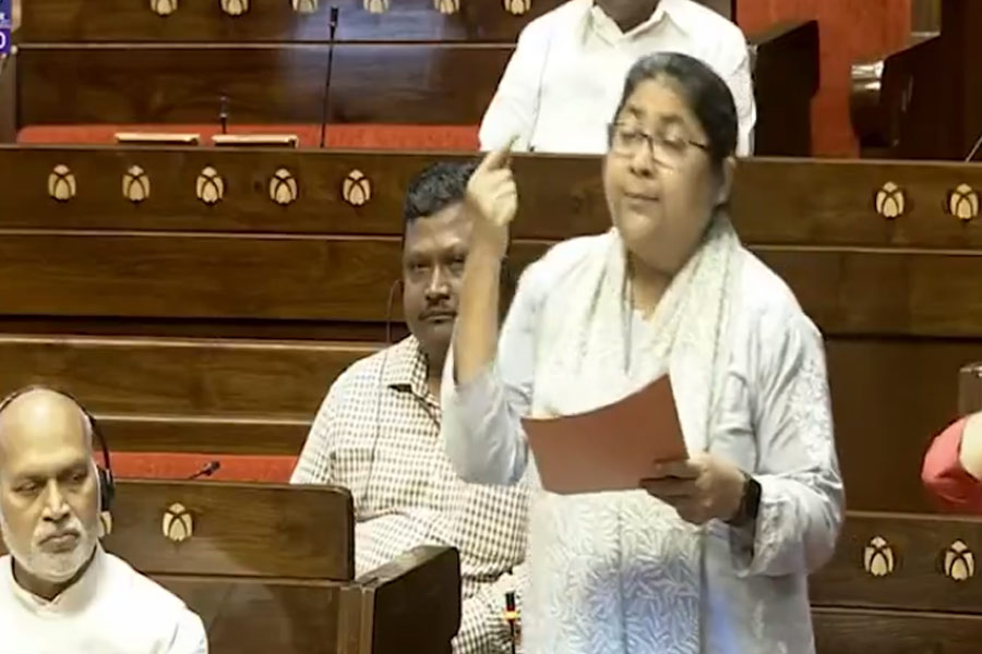 ‘গোয়েন্দাদের ব্যর্থতার কথা বললেন না কেন?’, সিঁদুর আলোচনায় মোদিকে প্রশ্ন দোলা সেনের