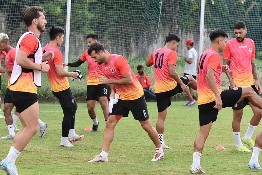 আজ ডুরান্ডের উদ্বোধনে মুখ্যমন্ত্রী, ‘সোনালি সময়’ ফেরাতে সমর্থকদের পাশে চান ইস্টবেঙ্গল কোচ