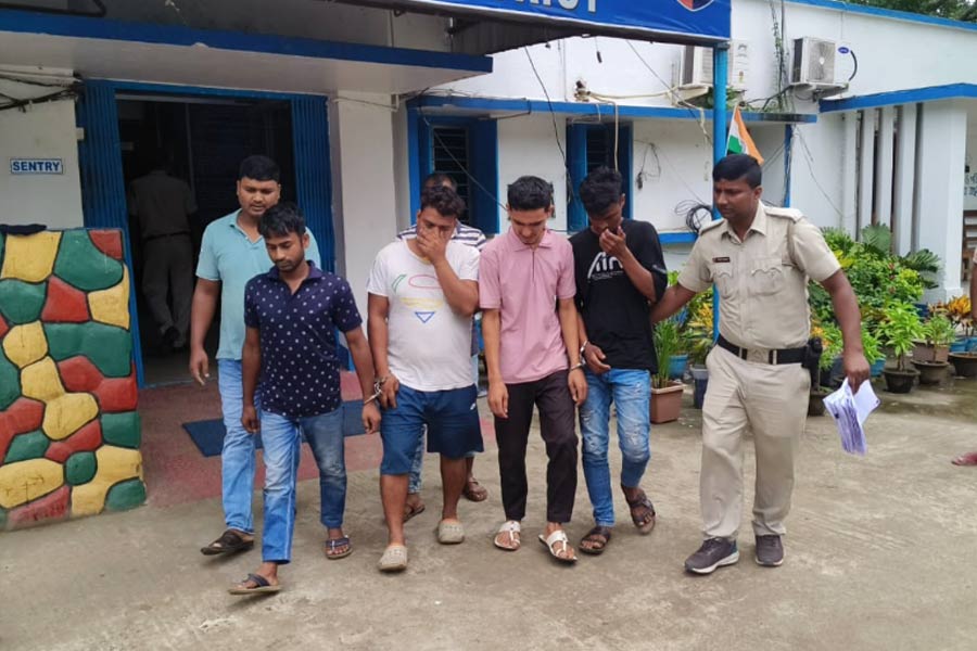 রিলস বানানোর ‘ফাঁদ’, ফরাক্কা থেকে অপহৃত ৫ নাবালিকা! পুলিশের জালে চার