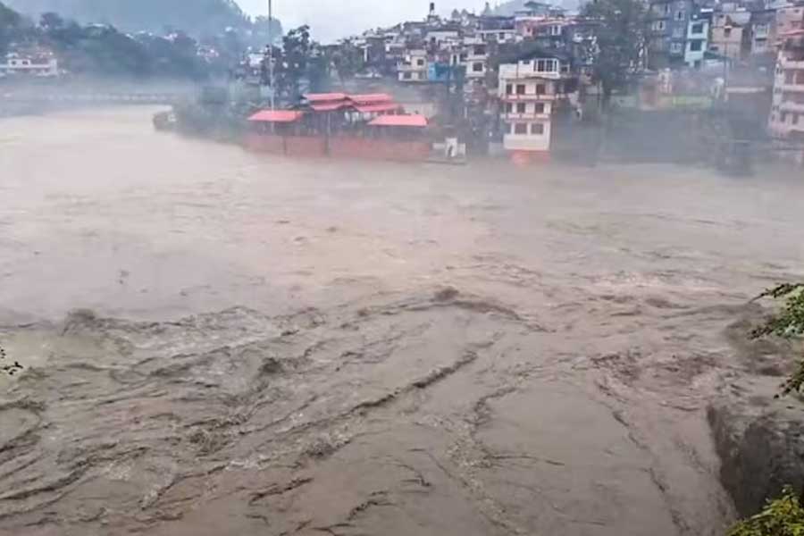 রাখে হরি মারে কে! হড়পা বানে পরিবারের সকলের মৃত্যু, বাঁচল হিমাচলের ১১ মাসের শিশুকন্যা