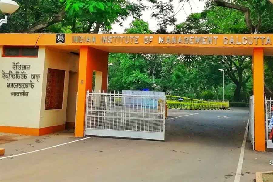 কসবা আইন কলেজের পর আইআইএম জোকা, এবার হস্টেলে তরুণীকে ডেকে ‘ধর্ষণ’
