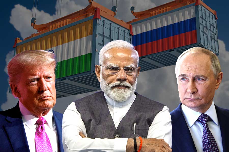 রাশিয়ার সঙ্গে বাণিজ্যে ৫০০ শতাংশ শুল্কের খাঁড়া, ট্রাম্পের নয়া বিলে চাপে ভারত!