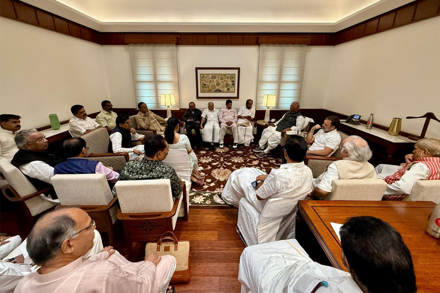 বিরোধী জোটের মন্থনে উঠে এল ৭ অস্ত্র, মোদি সরকারকে পেড়ে ফেলতে রণসাজে ইন্ডিয়া