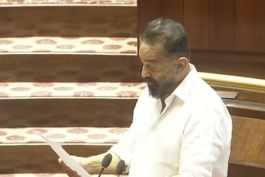 রাজনৈতিক কেরিয়ারে নয়া অধ্যায়, রাজ্যসভায় শপথ নিলেন কমল হাসান