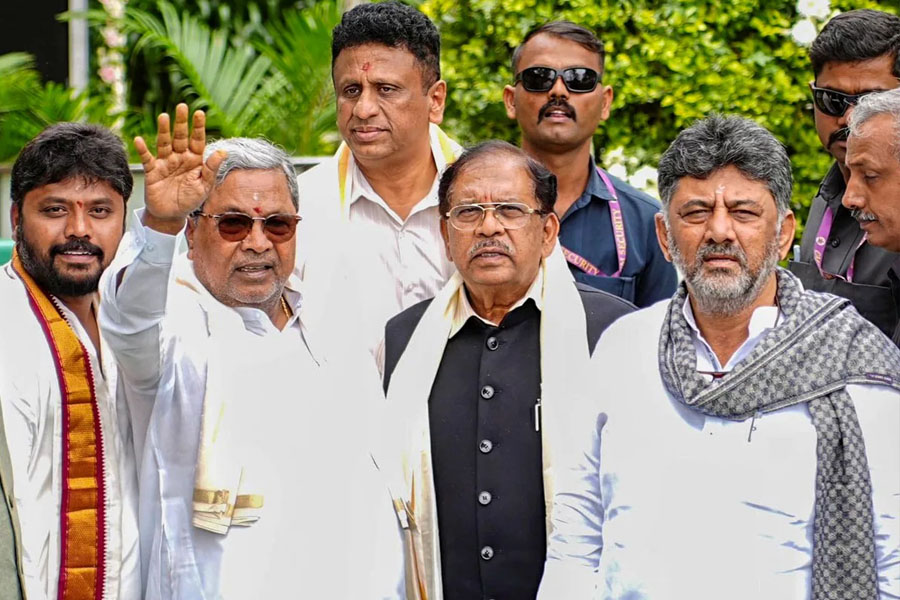 ‘চিরকাল পদে থাকা যায় না’, হাইকম্যান্ডকে চাপ দিতে ইস্তফার ইঙ্গিত শিবকুমার, ফের সংকটে কর্নাটক কংগ্রেস?