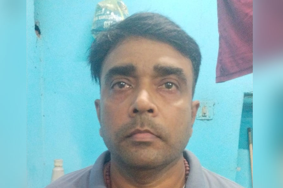 মাথার দাম দু’লক্ষ, মালদহে তৃণমূল নেতা দুলাল সরকার খুনে আত্মসমর্পণ অভিযুক্ত বাবলুর