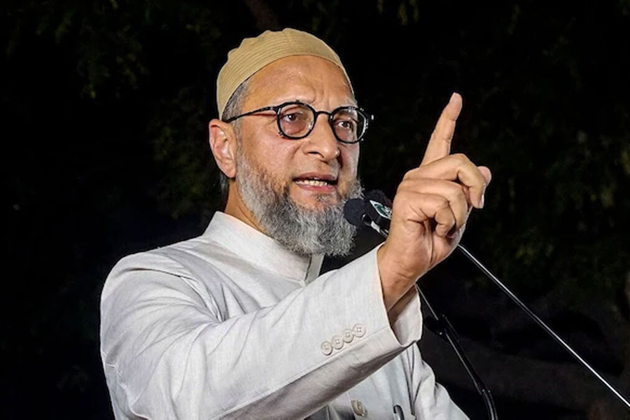 দোকানিদের প্যান্ট খুলে ধর্ম পরীক্ষা! কানওয়ার যাত্রা নিয়ে যোগীর পুলিশের বিরুদ্ধে বিস্ফোরক ওয়েইসি