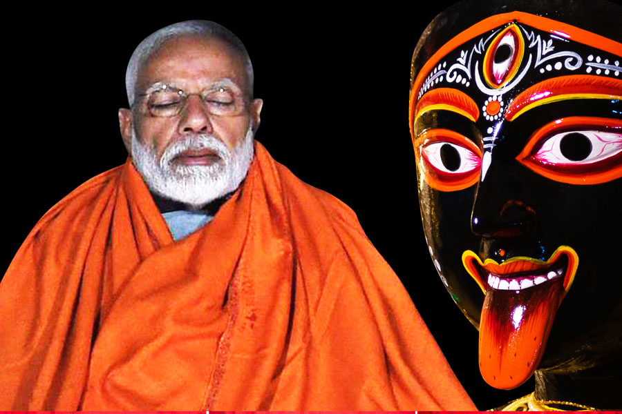 বাংলায় দুর্গা-কালীর শরণে নরেন্দ্র মোদি, মোদির ‘পরিবর্তনে’ কটাক্ষ তৃণমূলের