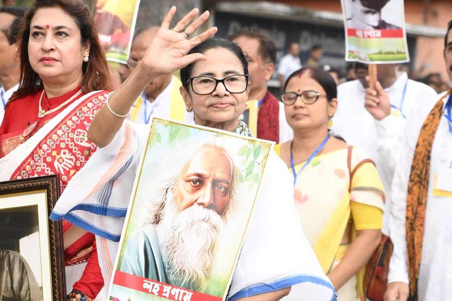 শান্তিনিকেতনের পর জঙ্গলমহল, ৬ আগস্ট ঝাড়গ্রামে ভাষা-মিছিল মমতার