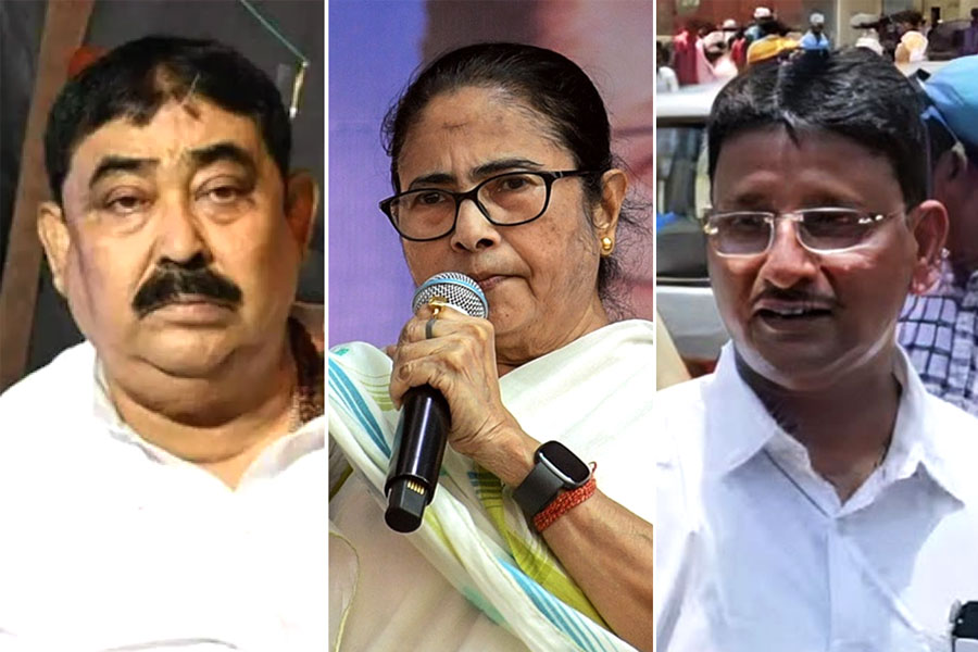 ভোটারদের নাম বাদে চক্রান্ত বিজেপির! অনুব্রত-কাজলদের ময়দানে নামার নির্দেশ মমতার
