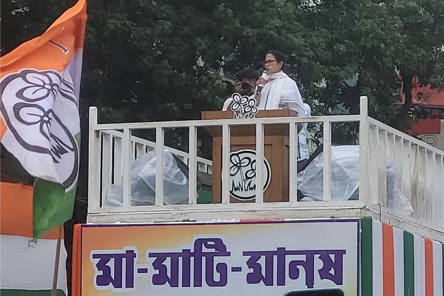 ‘জীবন্ত জ্বালিয়ে দেওয়া হল, কিছু বললেন না তো’, ওড়িশায় নারী নির্যাতন নিয়ে একুশের মঞ্চে সরব মমতা