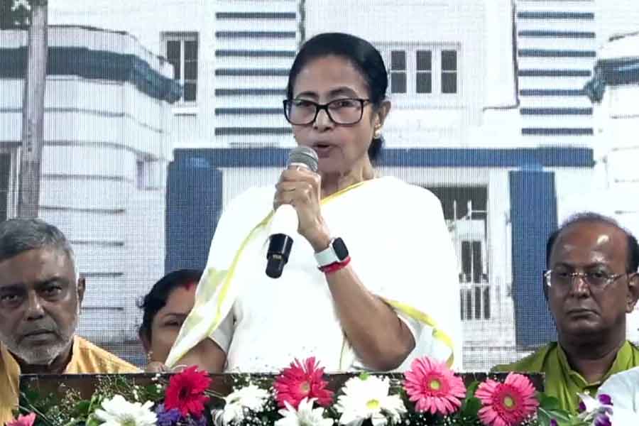 ‘প্রতিটি জেলায় হবে শপিং মল, ১ টাকায় মিলবে জমি’, ‘শিল্পান্ন’র উদ্বোধন মঞ্চে ঘোষণা মুখ্যমন্ত্রীর