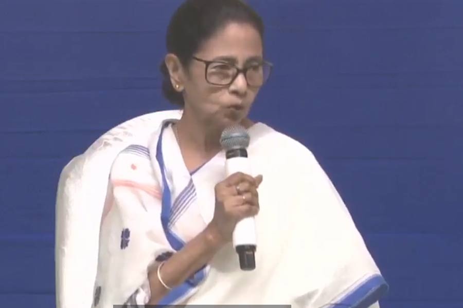 ‘কেন্দ্র বঞ্চনা করলেও উন্নয়ন থামবে না’, বীরভূম থেকে রূপরেখা ঠিক করে দিলেন মুখ্যমন্ত্রী