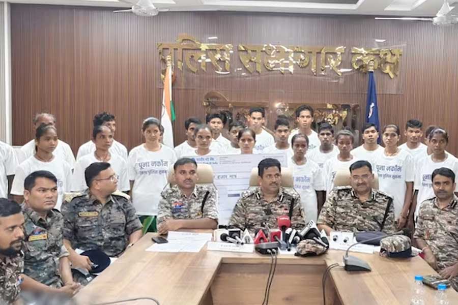 লাল সন্ত্রস দমনে বড় সাফল্য, ছত্তিশগড়ে আত্মসমর্পণ ২৩ মাওবাদী নেতার, মাথার দাম ছিল ১ কোটির বেশি