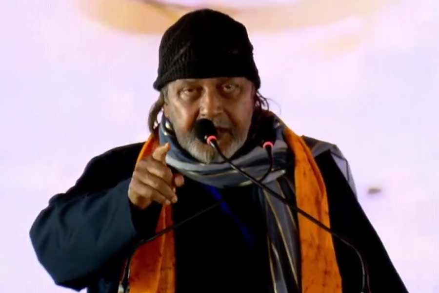 তৃণমূল ভয় দেখিয়েছে, তাই এসআইআর-আত্মহত্যা! শাসকদলের বিরুদ্ধে বিস্ফোরক মিঠুন