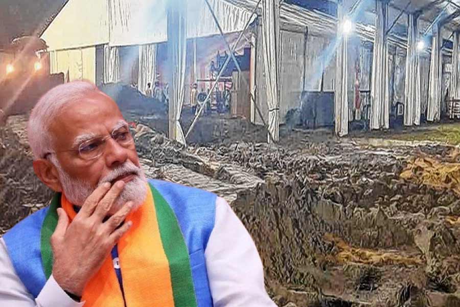মোদির সভায় দুর্গাপুরে খেলার মাঠের দফারফা, ক্ষুব্ধ ক্রীড়ামহল