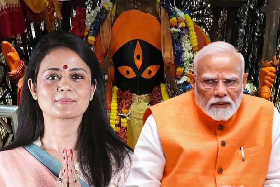 দুর্গাপুরের সভায় দুর্গা-কালী শরণে মোদি, ‘মা কালী ধোকলা খান না’, খোঁচা মহুয়ার