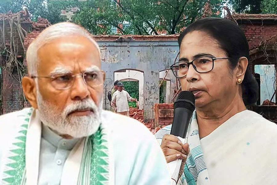 মমতার উদ্বেগের পরই সত্যজিতের পৈতৃক বাড়ি ভাঙা নিয়ে সরব দিল্লি, কড়া বার্তা বাংলাদেশকে