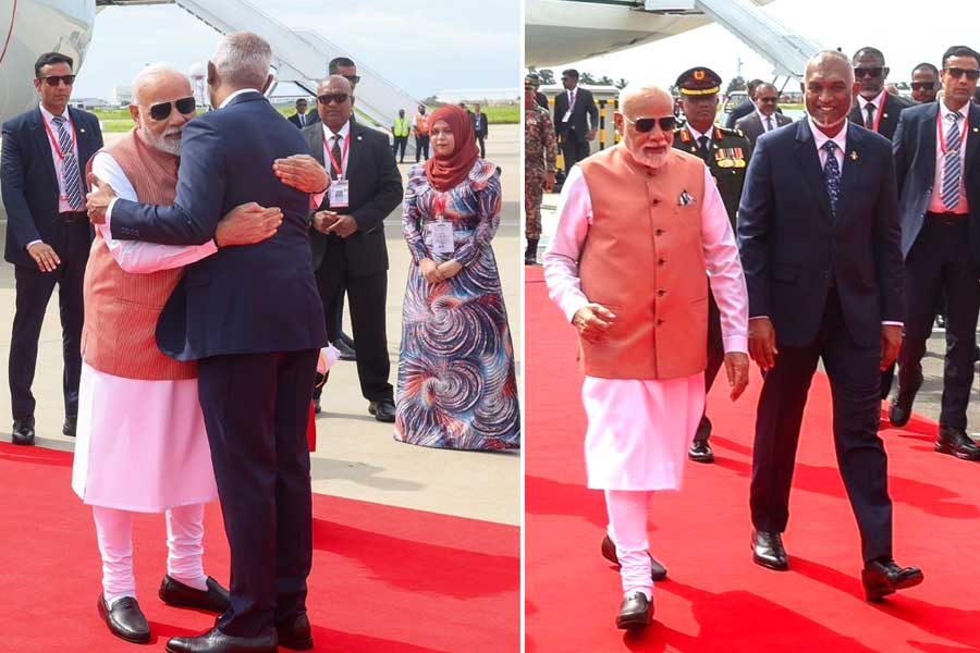 মালদ্বীপে আকাশ কাঁপিয়ে উঠল ‘বন্দে মাতরম’ ধ্বনি, মোদি-মুইজ্জু আলিঙ্গনে কপালে ভাঁজ চিনের
