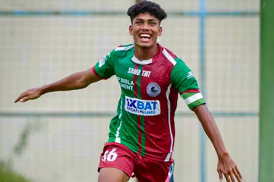 দ্বিতীয় ম্যাচে ফিরল চেনা ছন্দ, কালীঘাটকে উড়িয়ে কলকাতা লিগে জয়ের সরণিতে মোহনবাগান