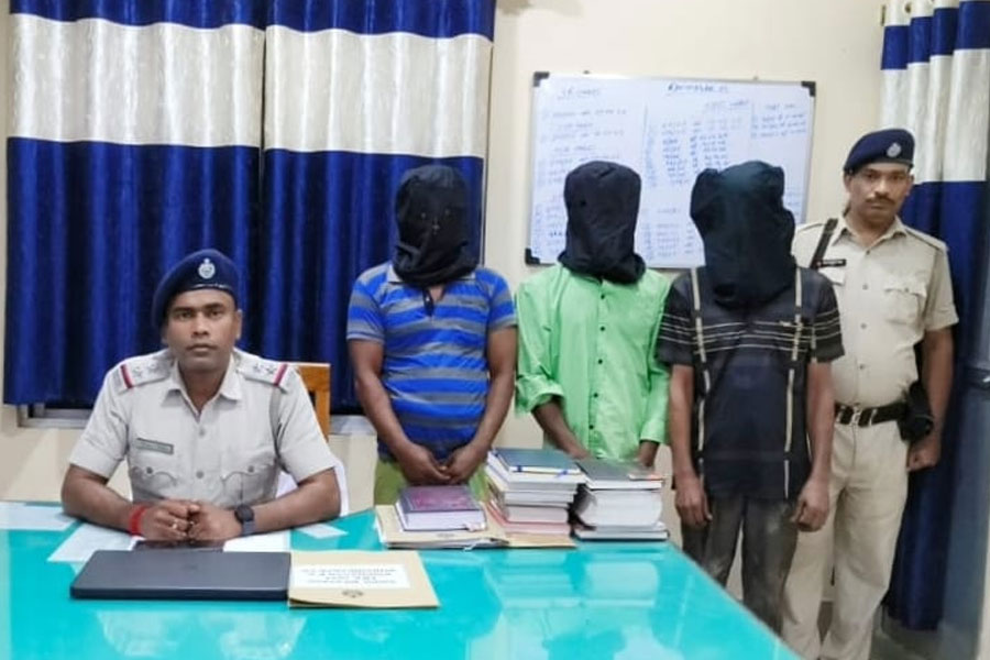 ভারতে অনুপ্রবেশ, মুর্শিদাবাদে গ্রেপ্তার ২ বাংলাদেশি-সহ ৩