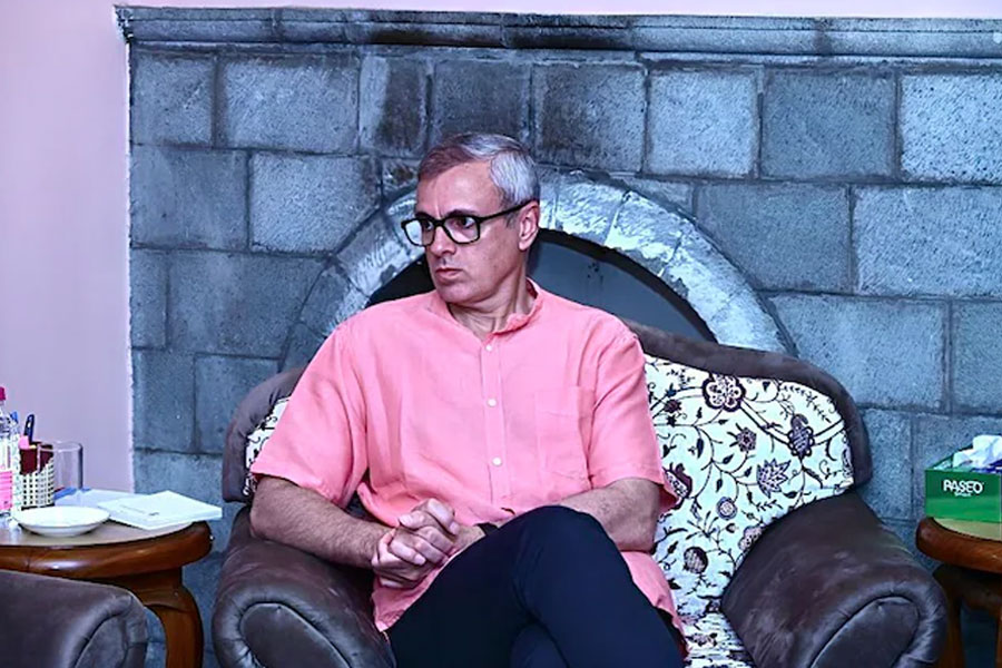 ‘সরকার ভয় পায় কেন?’ ‘শহিদ দিবসে’ কাশ্মীরি নেতাদের গৃহবন্দির অভিযোগে সরব ওমর