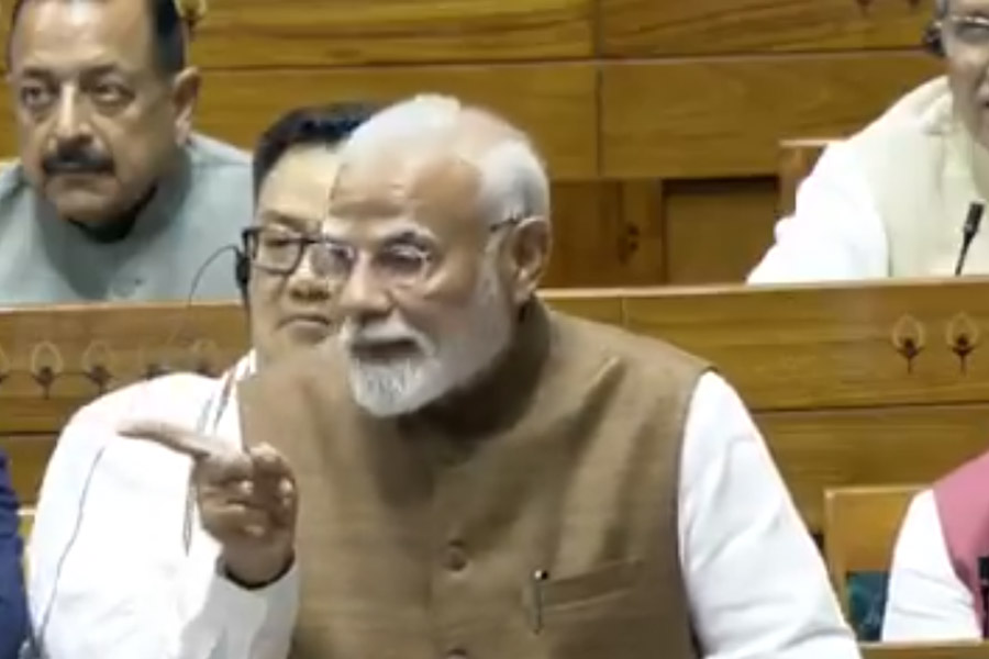 ‘আমেরিকার ভাইস প্রেসিডেন্ট ফোন করেছিলেন, ধরিনি’, সংসদে রাতের সিঁদুর অভিজ্ঞতা জানালেন মোদি