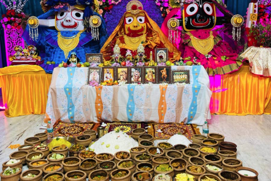 ৪২ পাচকের তৈরি জগন্নাথের ৫৬ ভোগ! ফি দিন হাজার জনের পাতে পড়ছে মহাপ্রসাদ