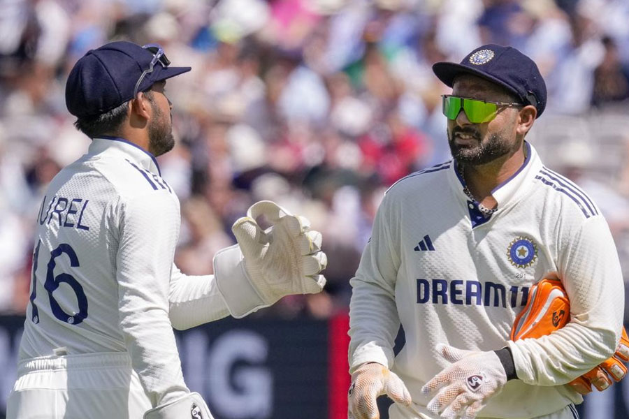 লর্ডস টেস্টে পন্থের নামা নিয়ে ধোঁয়াশা অব্যাহত, দরকারে ব্যাট করতে পারবেন জুরেল? কী বলছে নিয়ম?