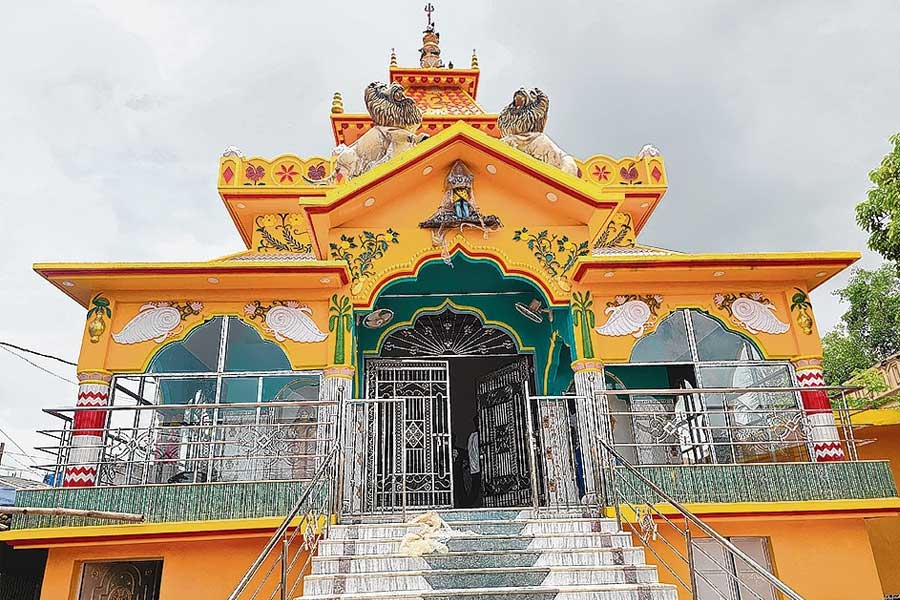 ‘বাবা’র মন্দিরের দ্বারোদঘাটন করবেন ‘কন্যা’ মমতা, রামপুরহাটের চাকাইপুর জুড়ে সাজো সাজো রব
