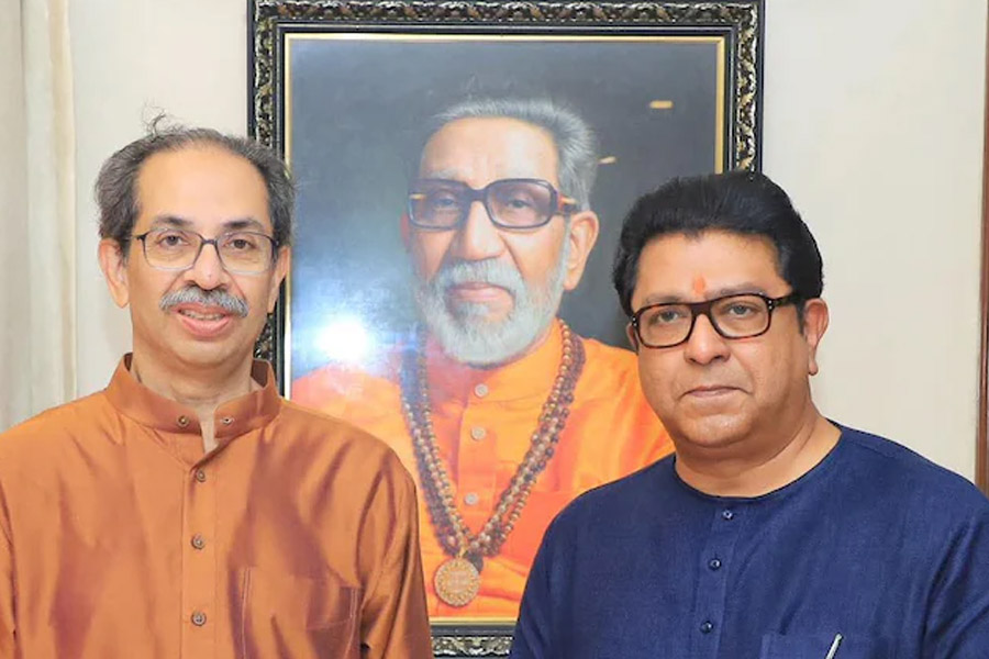১৩ বছর পর প্রথমবার, উদ্ধবের জন্মদিন পালনে মাতোশ্রী’তে রাজ ঠাকরে