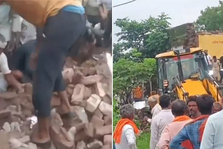 রাজস্থানে টানা বৃষ্টিতে হুড়মুড়িয়ে ভেঙে পড়ল স্কুলের ছাদ, মৃত ৪ পড়ুয়া, আহত বহু