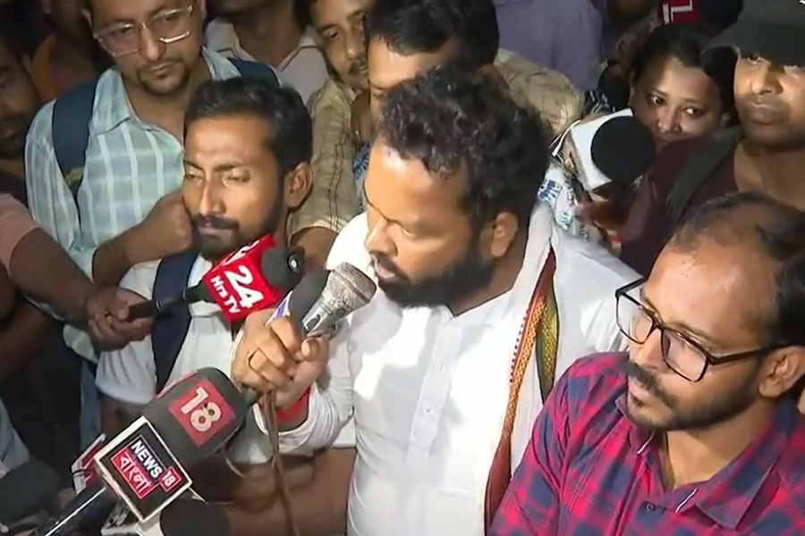 রাতভর অবস্থানের সিদ্ধান্ত প্রত্যাহার, সপ্তাহান্তে পথে নামার ডাক ‘যোগ্য’ চাকরিহারাদের
