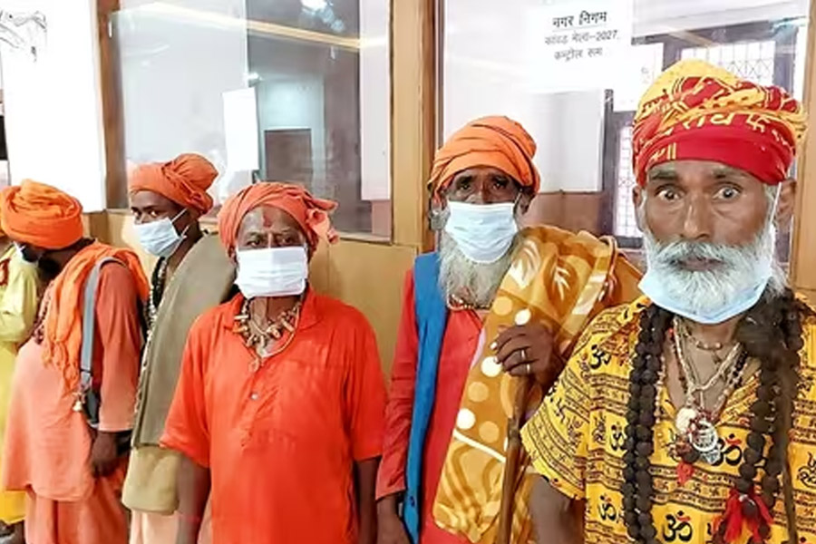 ব্যাটা সাধুবেশে…! উত্তরাখণ্ডে ‘ভণ্ড বাবা’ ধরার অভিযান, ‘অপারেশন কালনেমি’তে এক সপ্তাহে জালে হাজারের বেশি