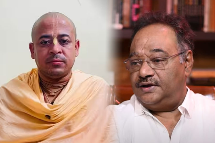 ইউনুস সরকার সভ্যতার শত্রু! ‘আমি কিছুই করতে পারিনি’, চিন্ময়কৃষ্ণের গ্রেপ্তারিতে আক্ষেপ শমীকের